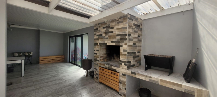 3 Bedroom Property for Sale in Levallia Western Cape